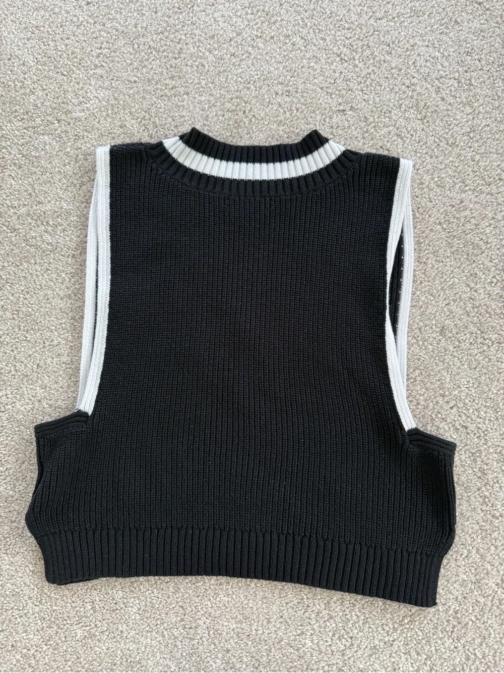 Banana Republic Black & White V-Neck Sweater Vest - Ribbed Knit - Picture 6 of 8